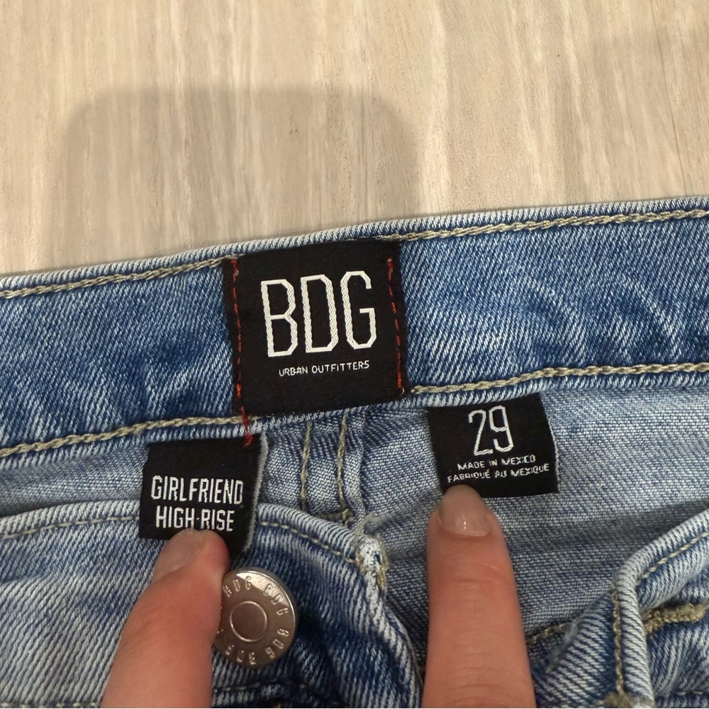 BDG Girlfriend High Rise Jeans Light Wash Denim Size 29 - Picture 2 of 5